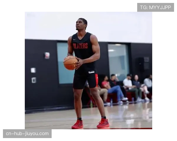 亨德森11分4篮板6助攻 开拓者控卫组织进攻流畅 亨德森11分4篮板6助攻 开拓者控卫组织进攻流畅